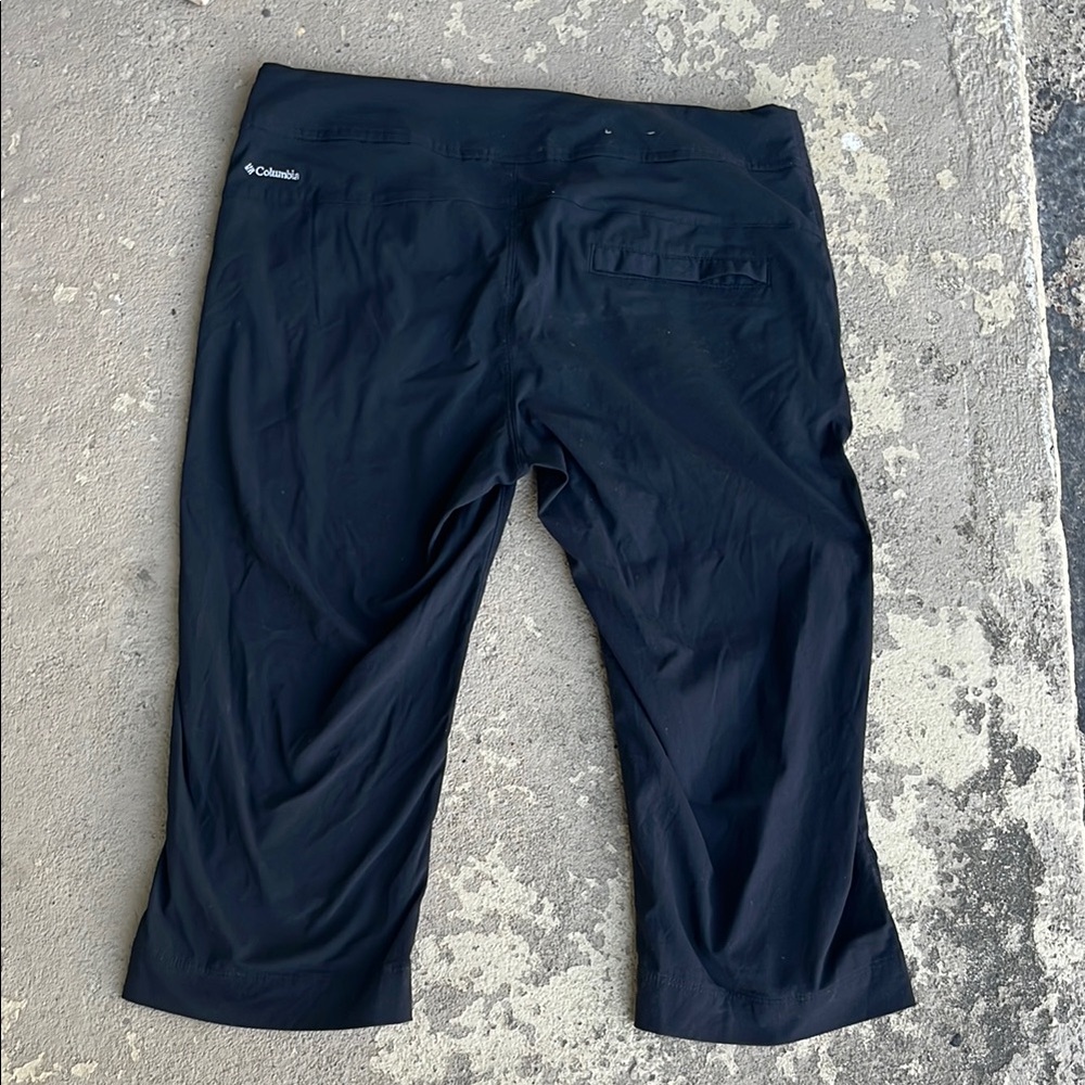 Like new Columbia Black Athletic capris Classic Fit - Picture 10 of 13